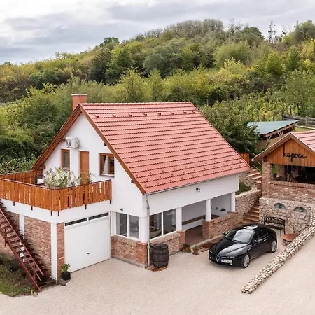 Kapocs Apartmanhaz Guest house *