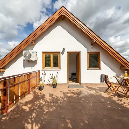 Kapocs Apartmanhaz 4* Borgáta