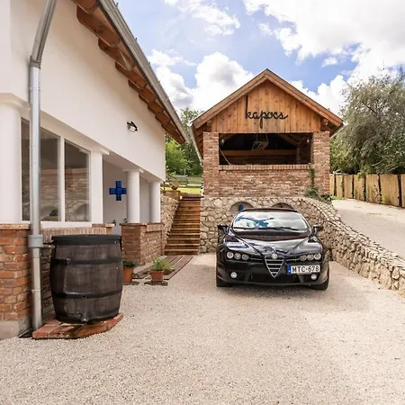 Kapocs Apartmanhaz Guest house *