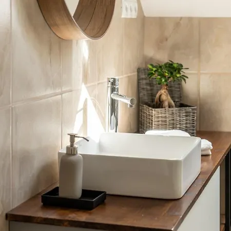 Kapocs Apartmanhaz Guest house