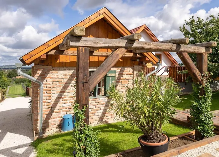 Kapocs Apartmanhaz Guest house